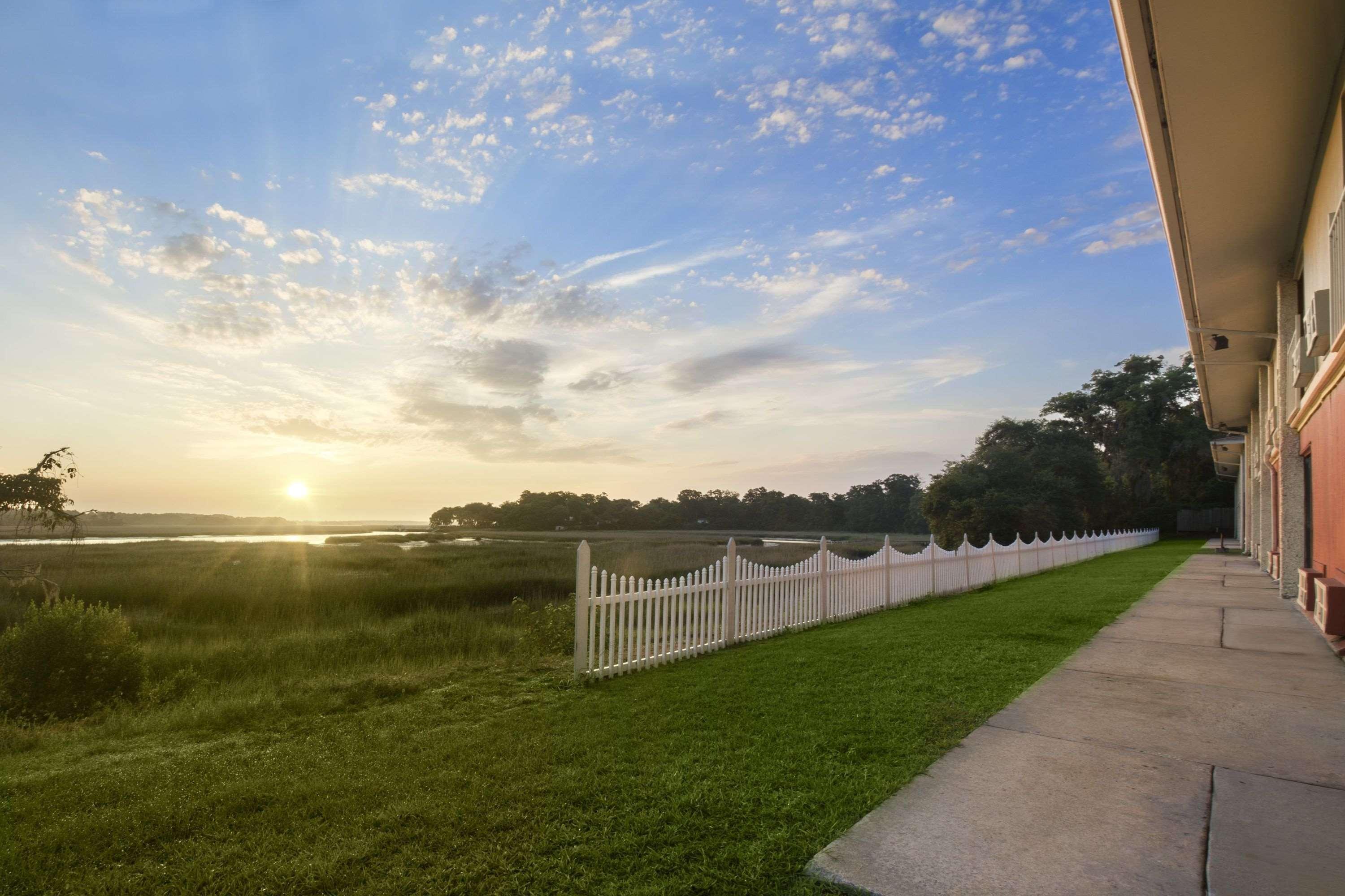 Howard Johnson By Wyndham Beaufort/Parris Island Extérieur photo