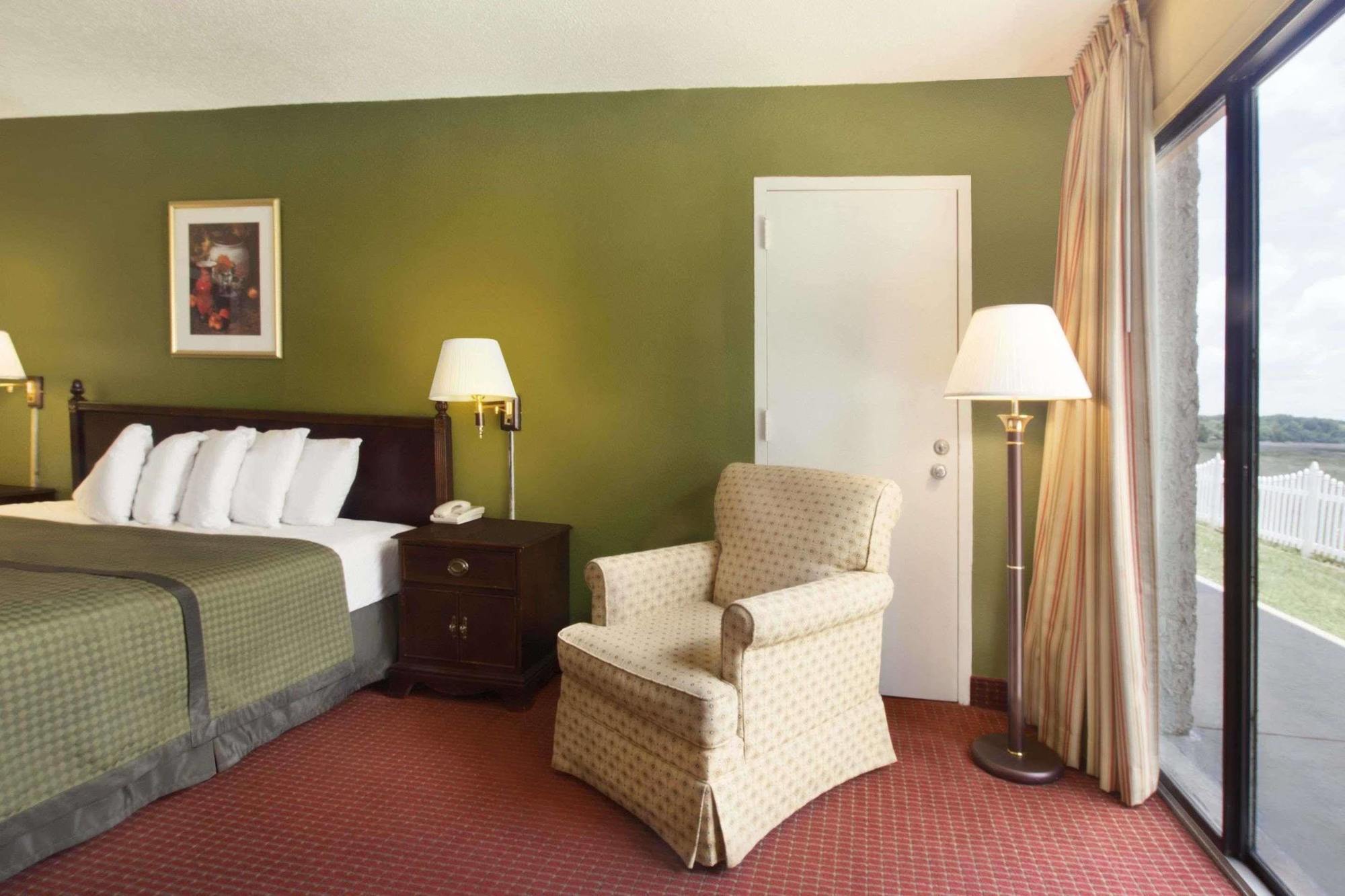 Howard Johnson By Wyndham Beaufort/Parris Island Extérieur photo