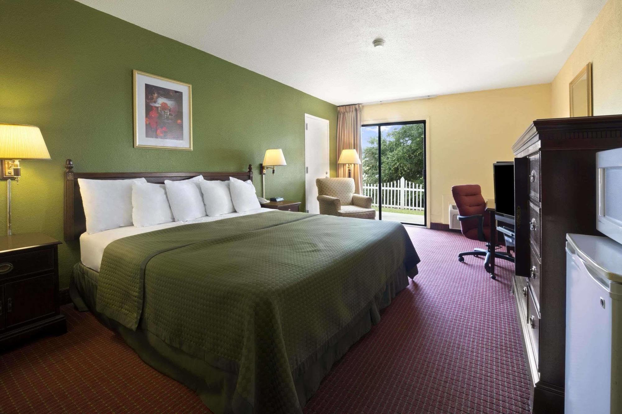 Howard Johnson By Wyndham Beaufort/Parris Island Extérieur photo