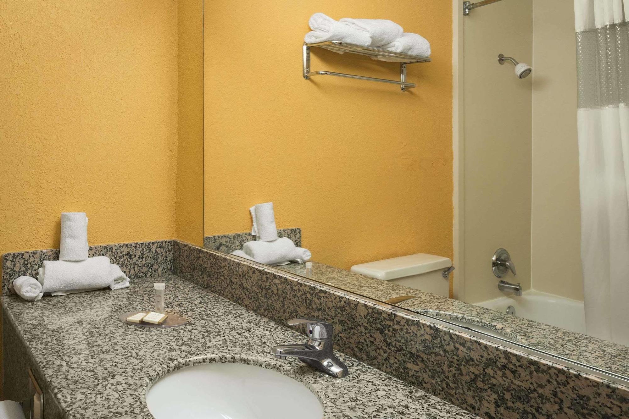 Howard Johnson By Wyndham Beaufort/Parris Island Extérieur photo
