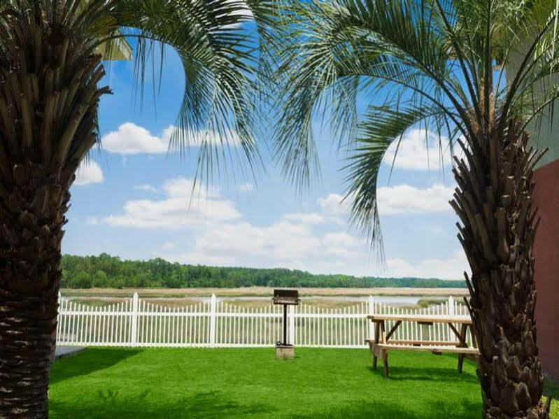 Howard Johnson By Wyndham Beaufort/Parris Island Extérieur photo