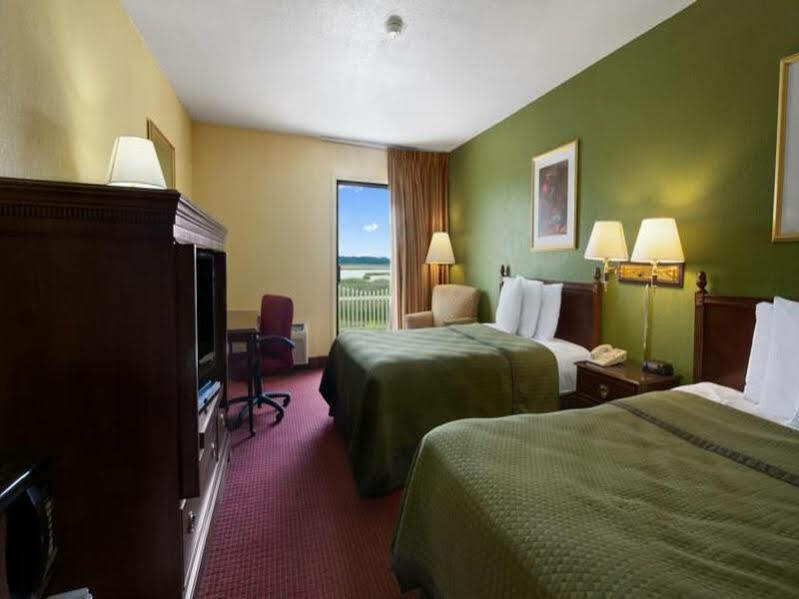 Howard Johnson By Wyndham Beaufort/Parris Island Extérieur photo